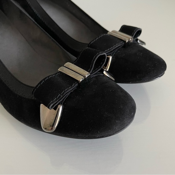 Stuart Weitzman Black Suede Bow Wedge Pump Shoes Size 6.5 - Picture 6 of 12